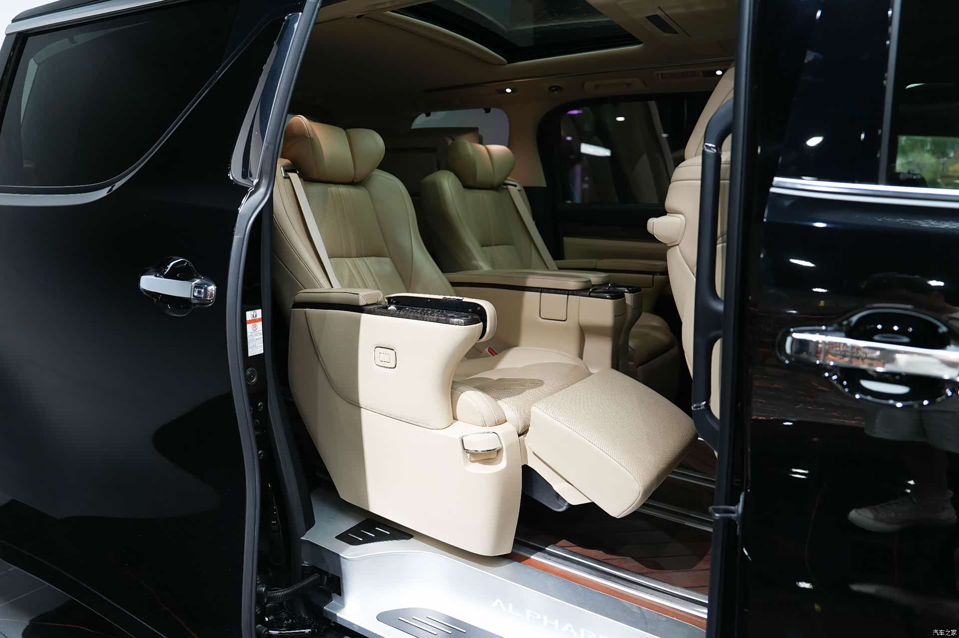 Toyota Alphard, 2018 21