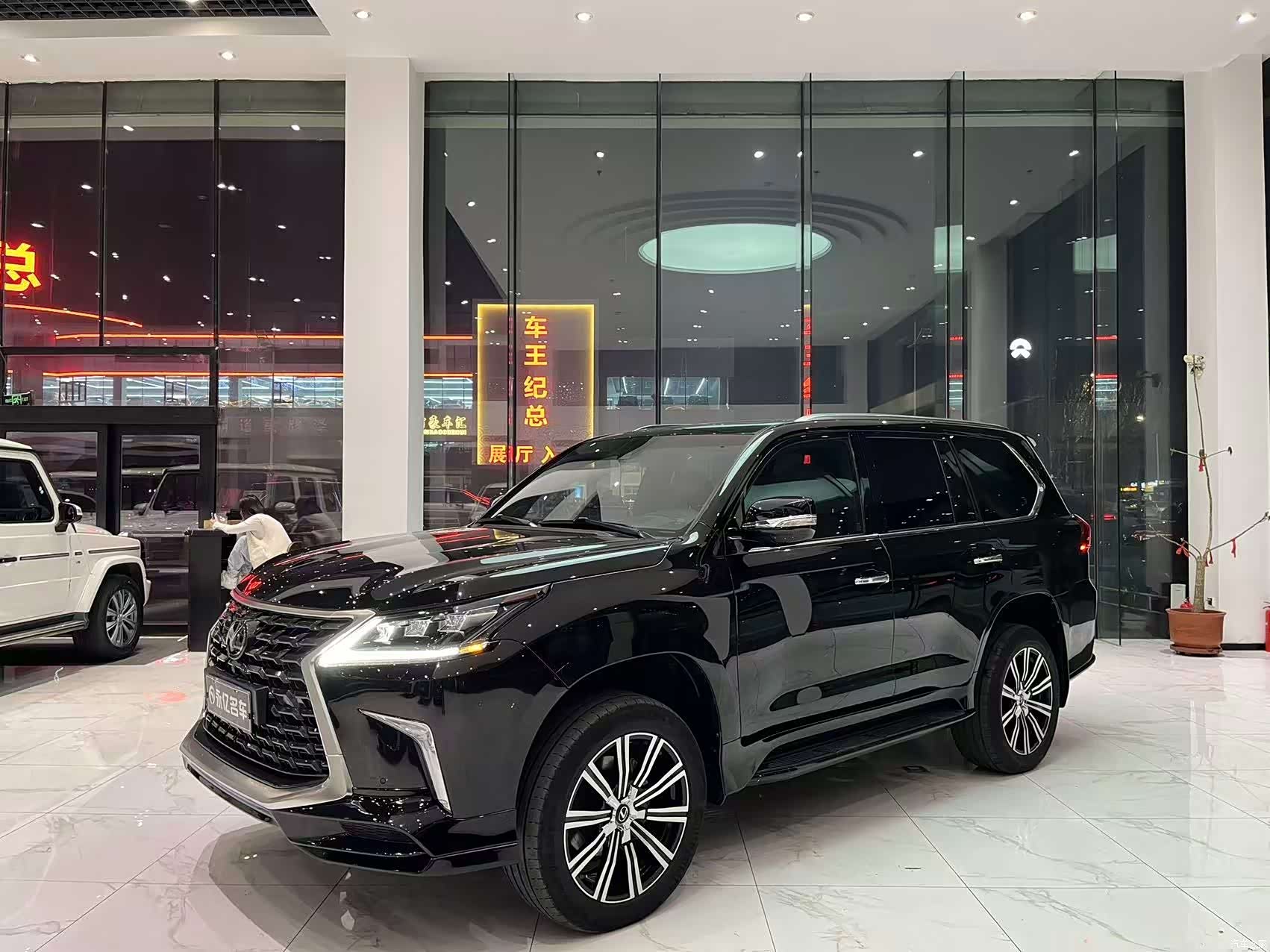 Lexus LX, 2016 1