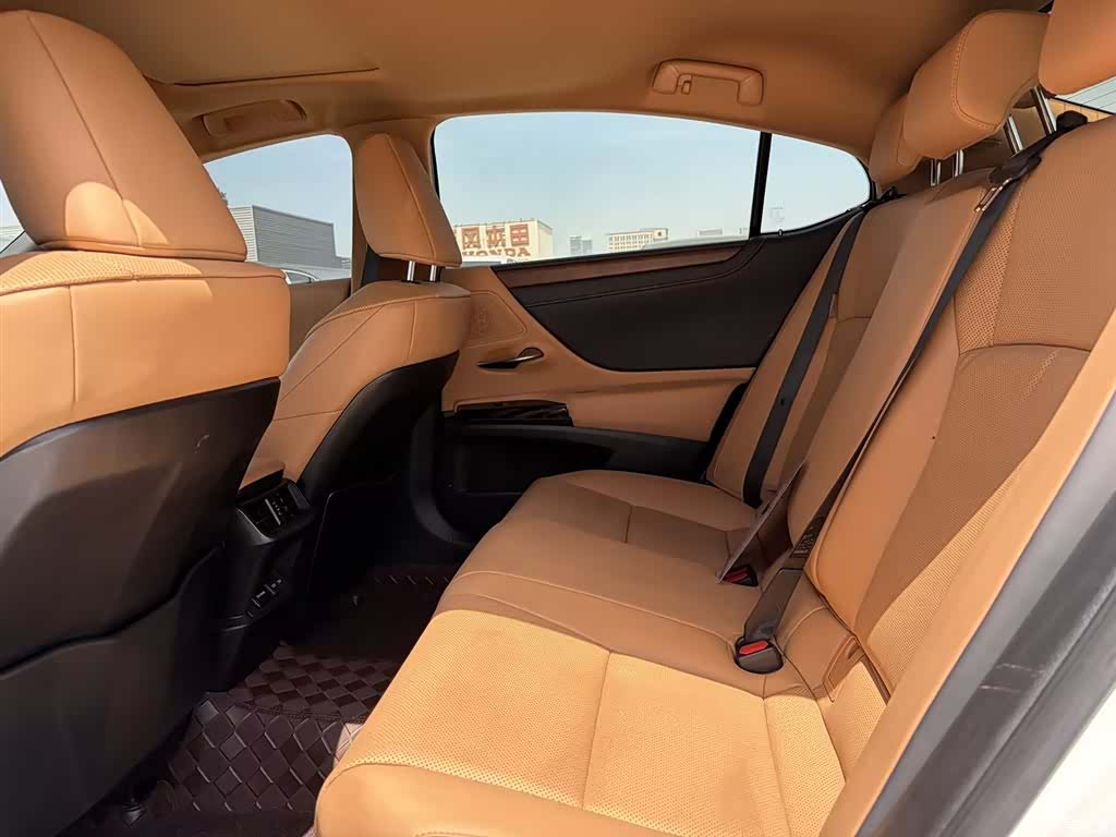 Lexus ES, 2023 13