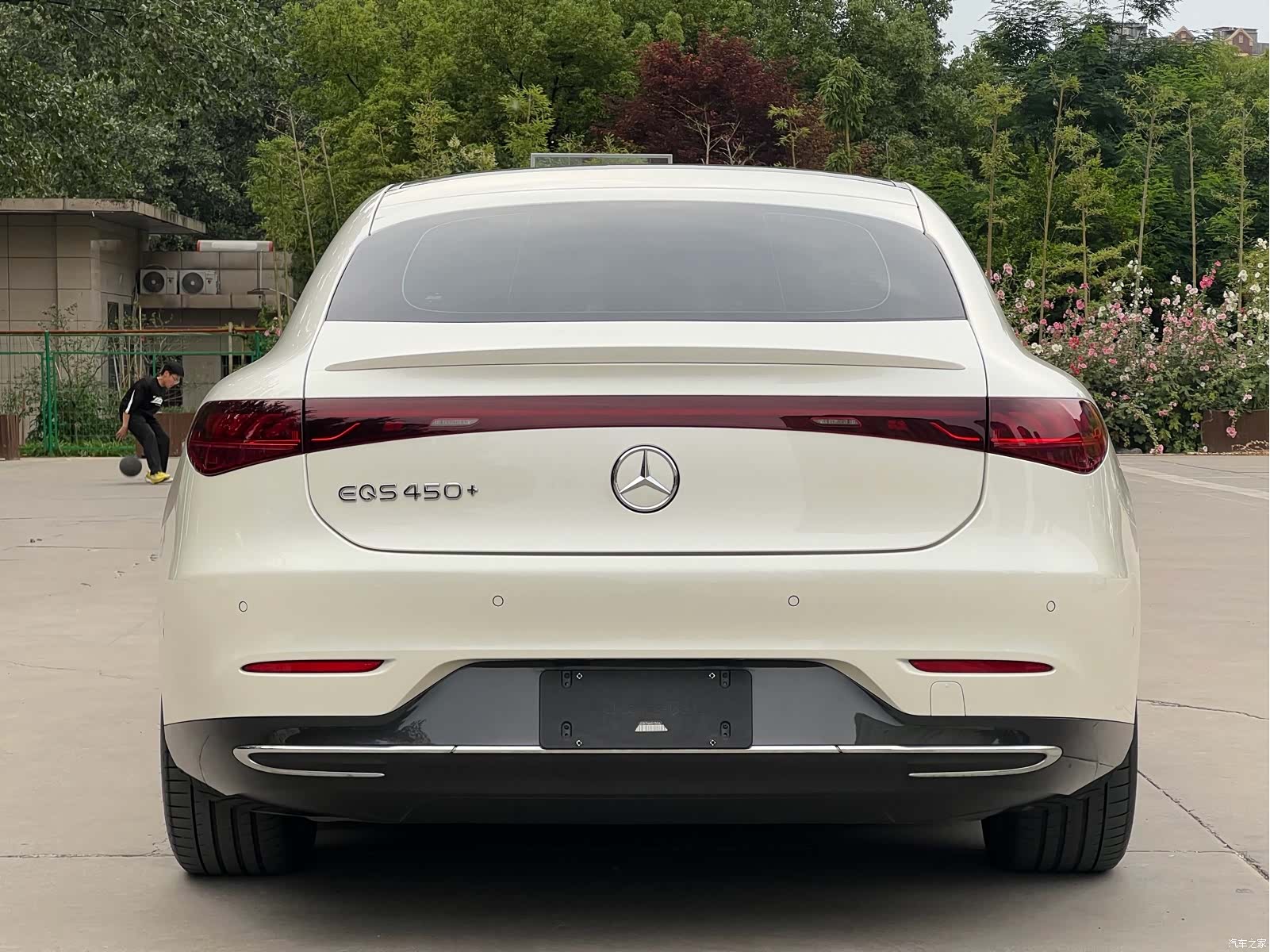 Mercedes-Benz EQS, 2023 4