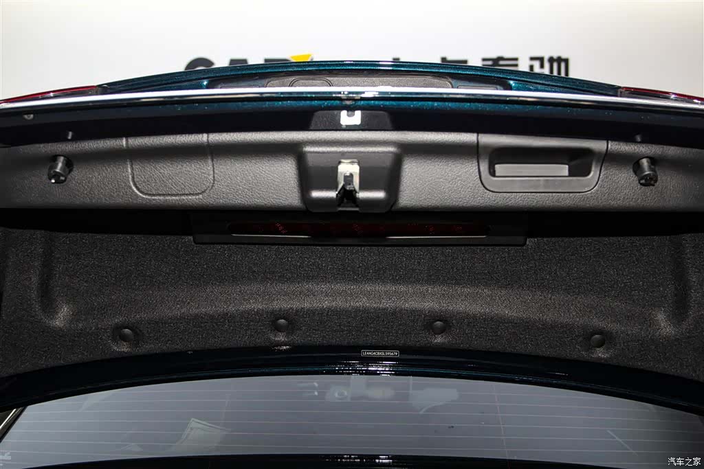 Mercedes-Benz C-Class, 2025 33