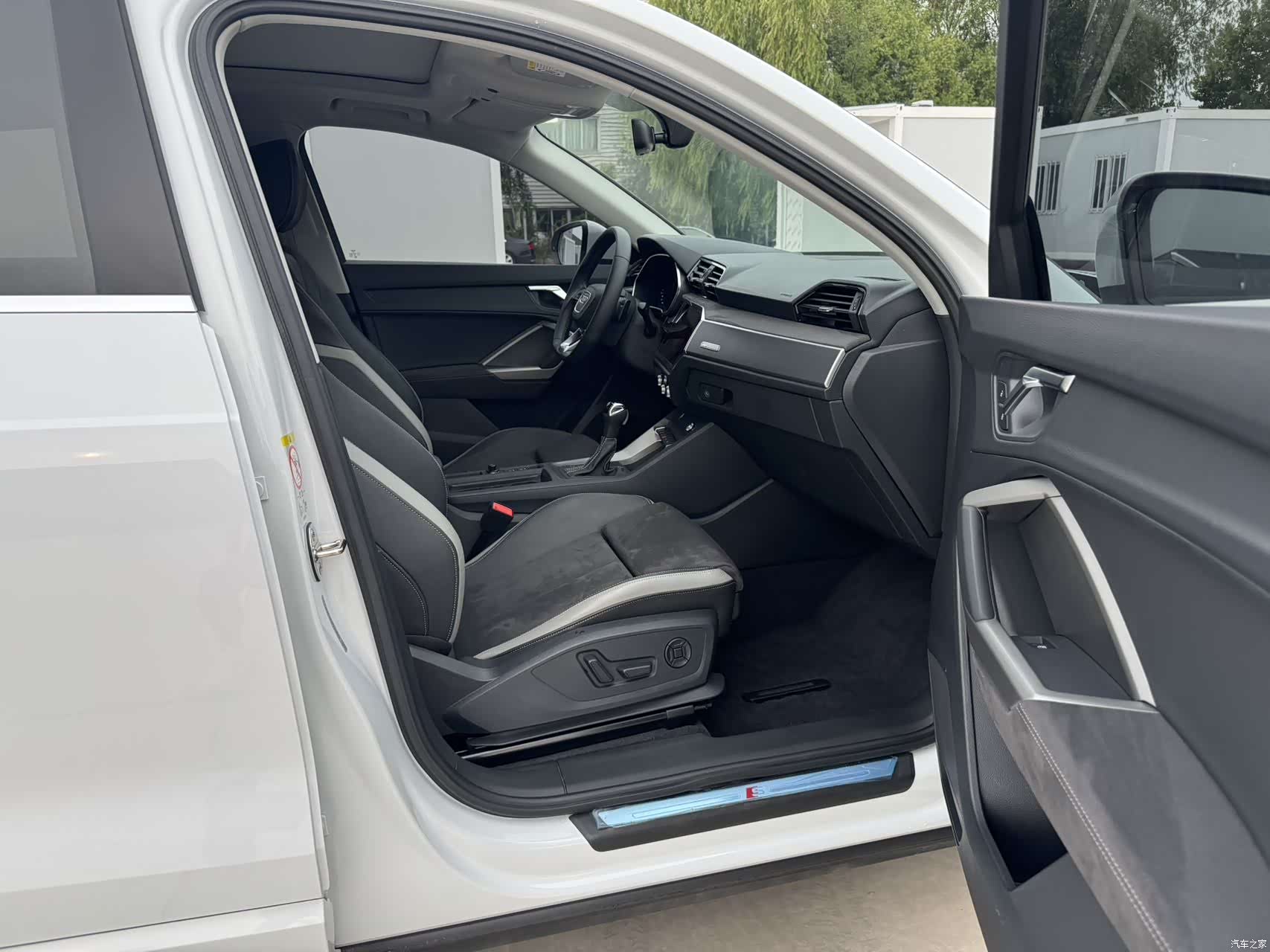 Audi Q3, 2022 11