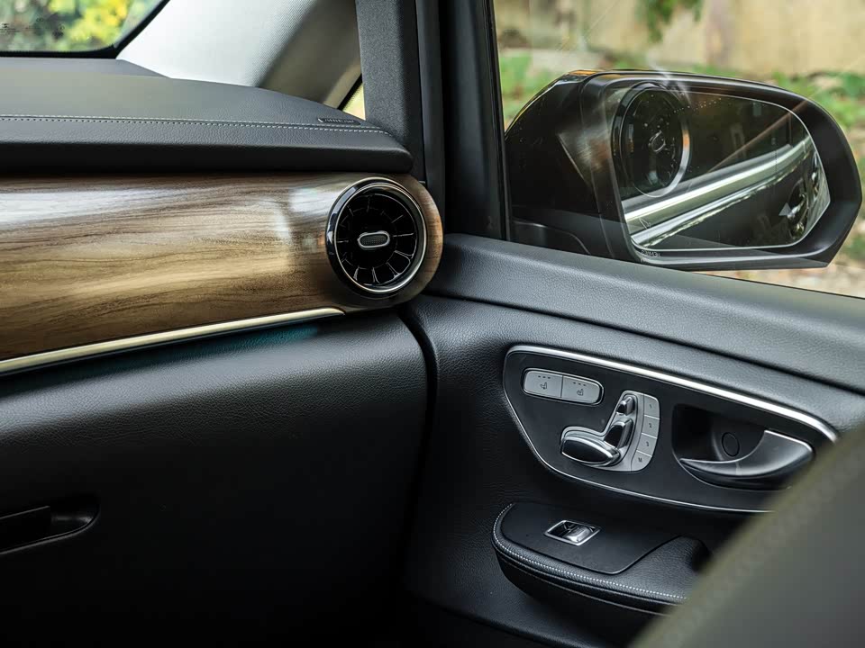 Mercedes-Benz V-class