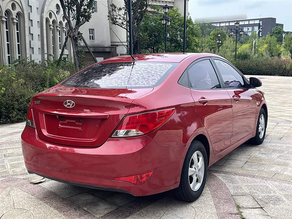 Hyundai Rena
