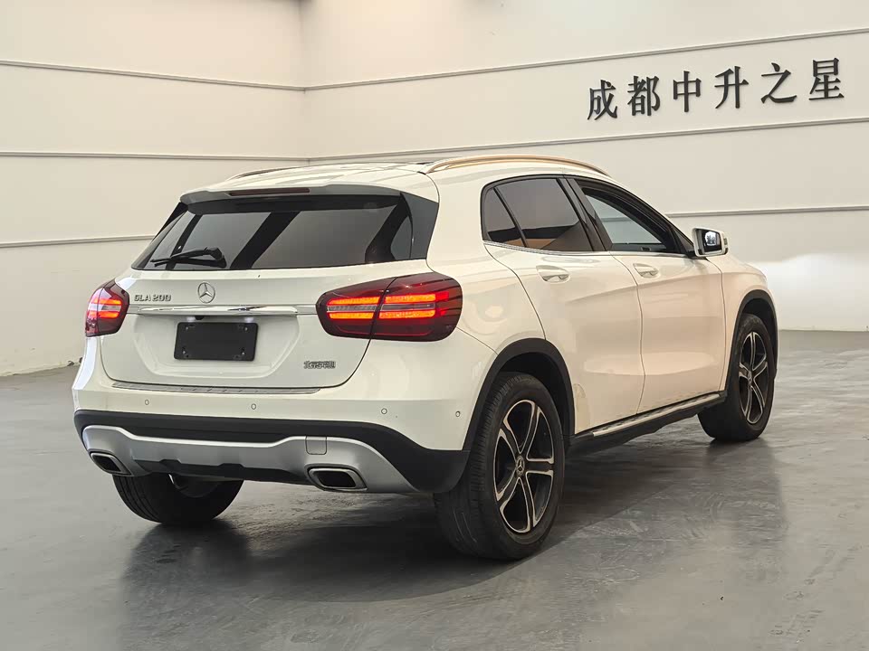 Mercedes-Benz GLA Mercedes-Benz GLA