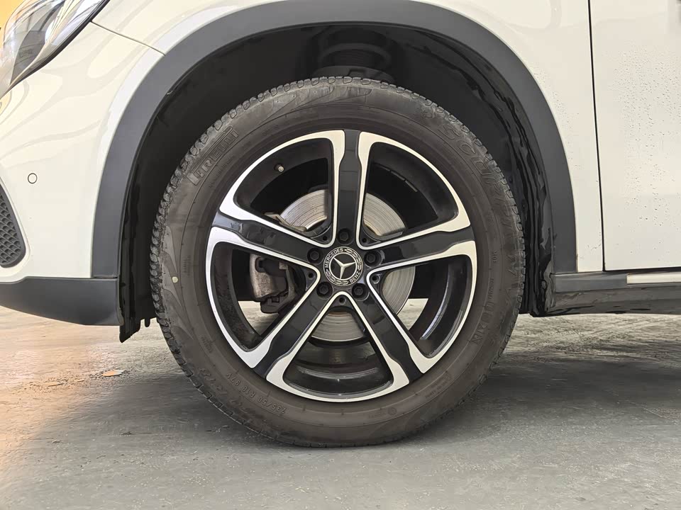 Mercedes-Benz GLA Mercedes-Benz GLA