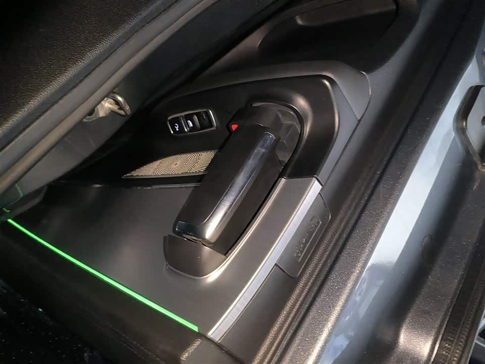 Roewe iMAX8