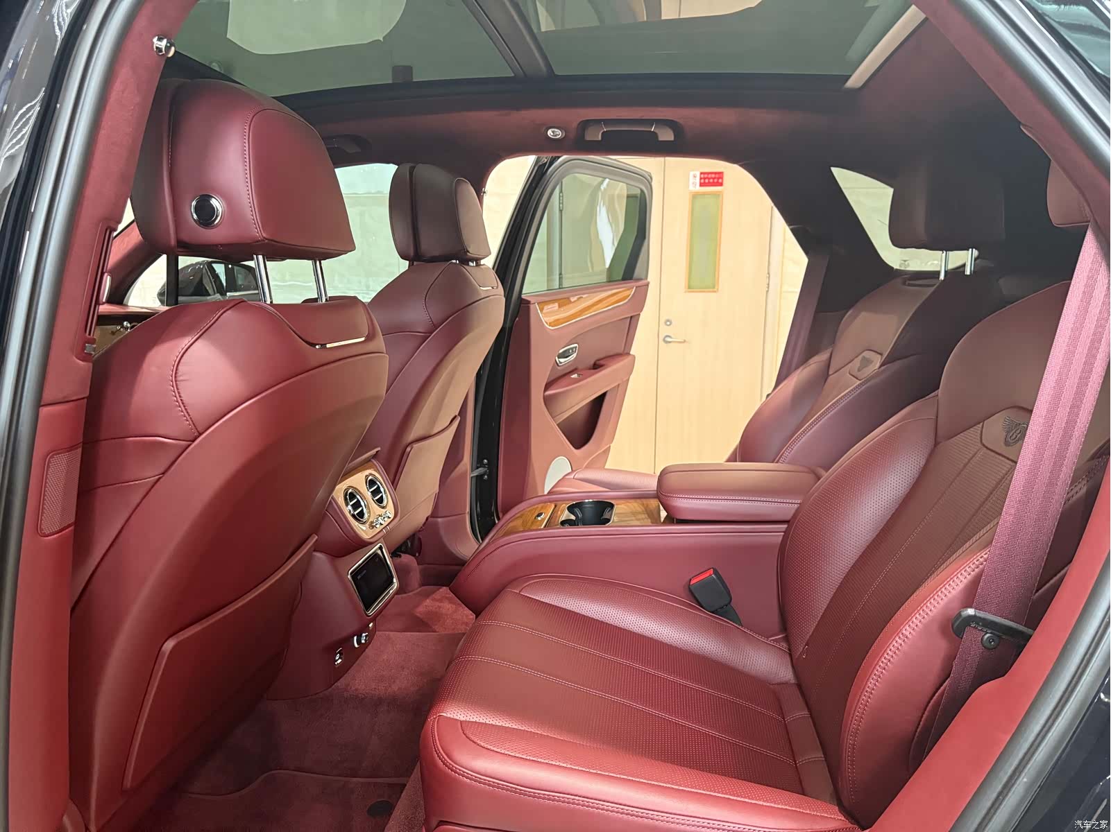 Bentley Bentayga, 2022 15