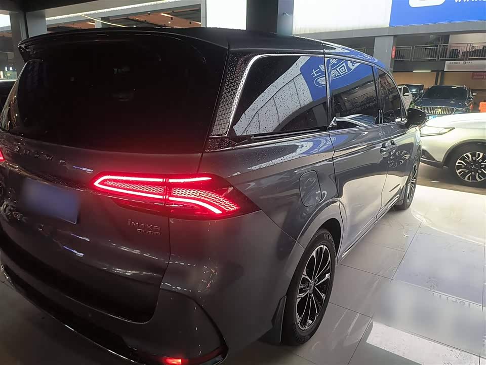 Roewe iMAX8