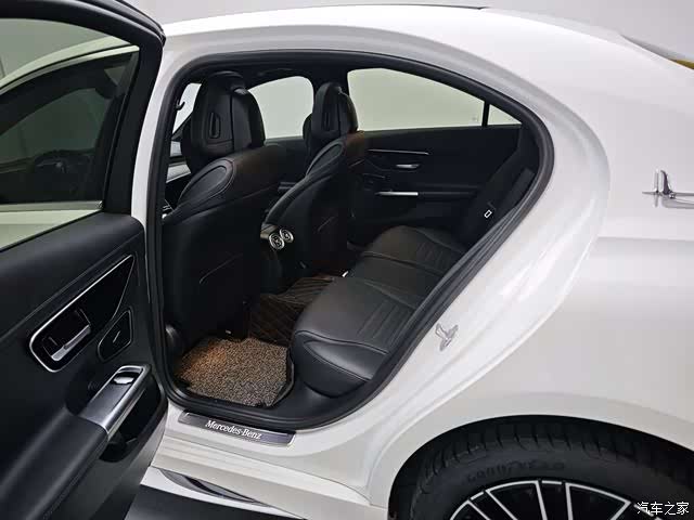 Mercedes-Benz C-Class, 2024 11