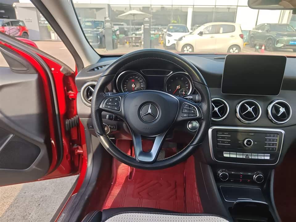 Mercedes-Benz GLA