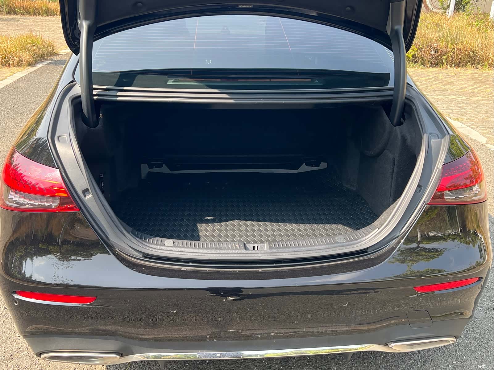 Mercedes-Benz E-Class, 2023 12