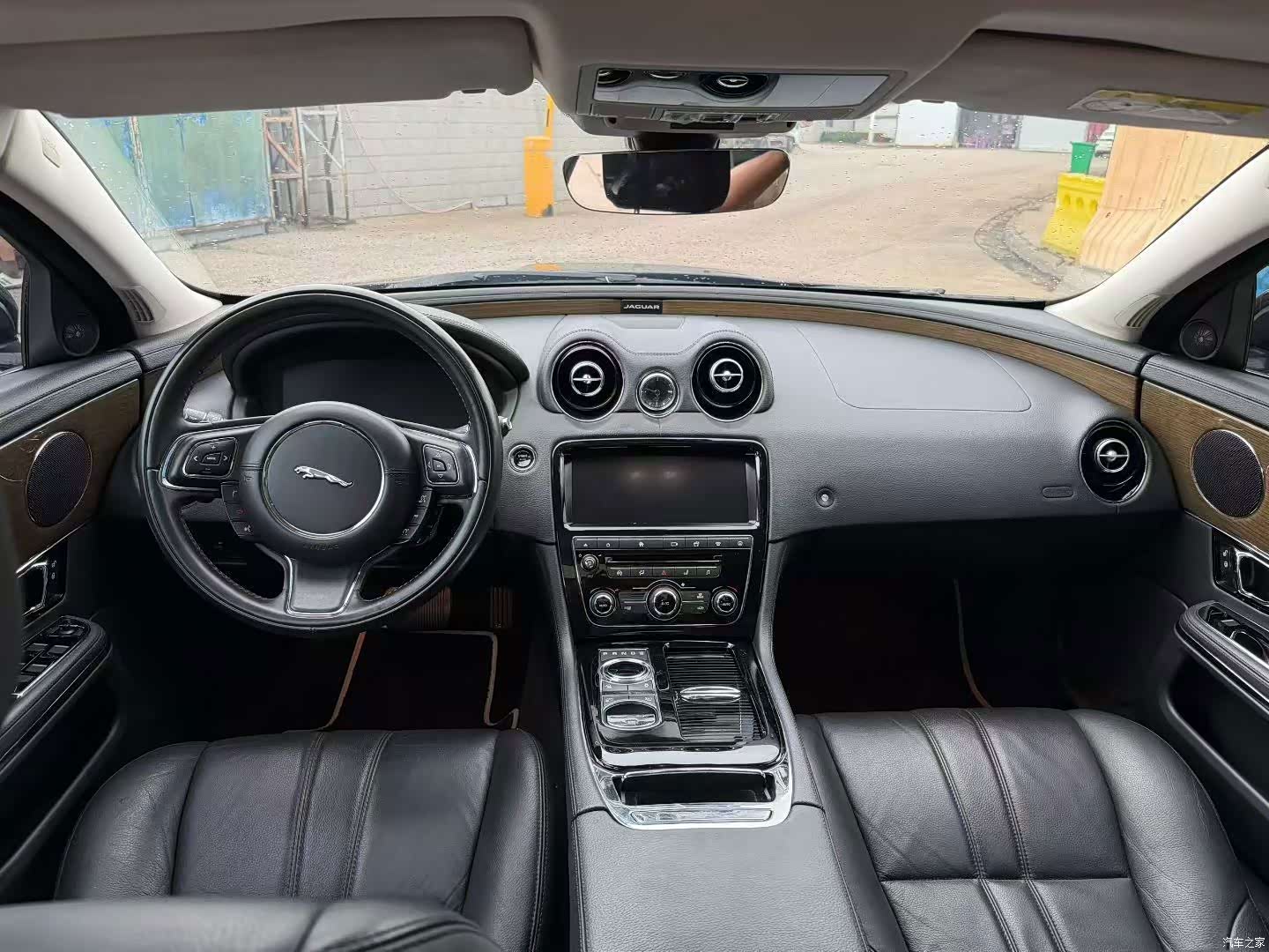 Jaguar XJ, 2018 все фото
