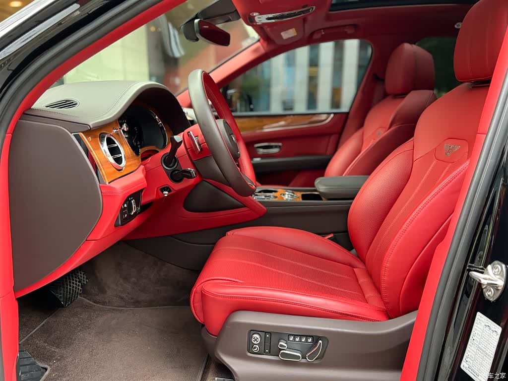 Bentley Bentayga, 2020 10