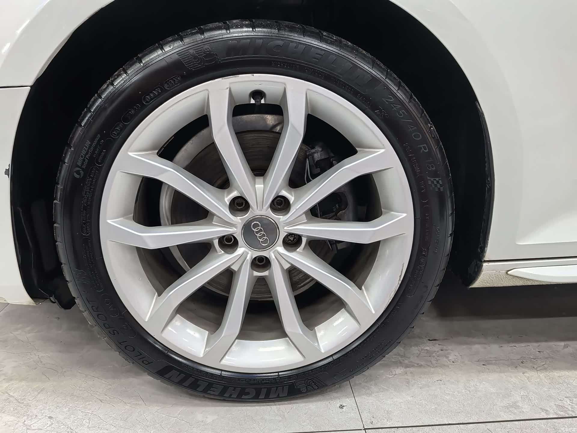Audi A4L, 2019 11