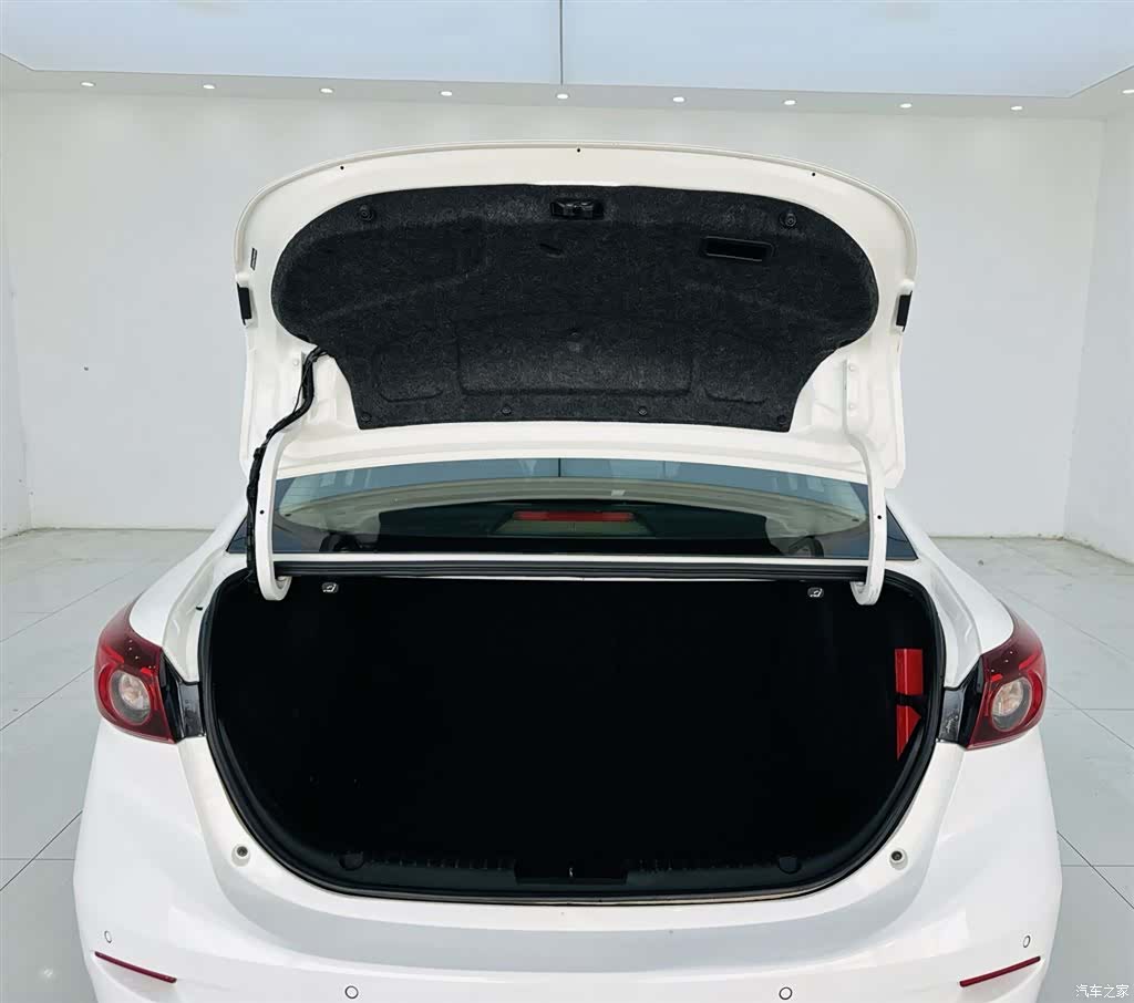 Mazda Mazda3, 2015 22