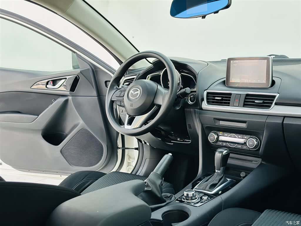 Mazda Mazda3, 2015 16