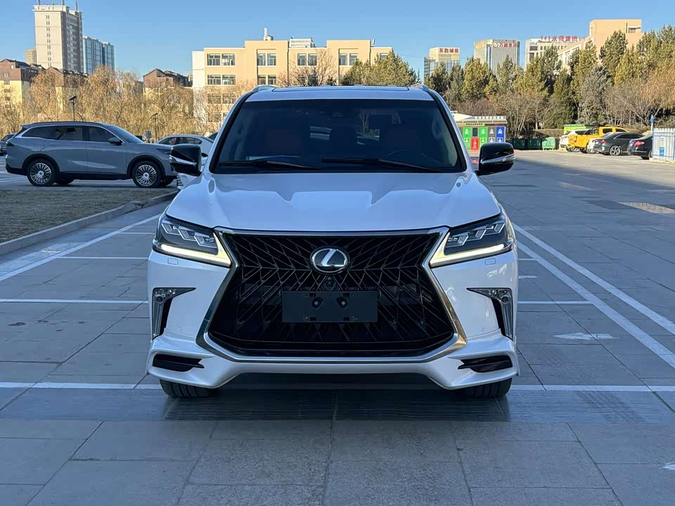 Lexus LX