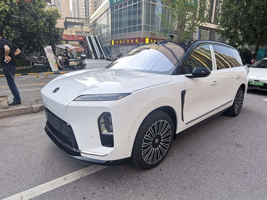 NIO ES8