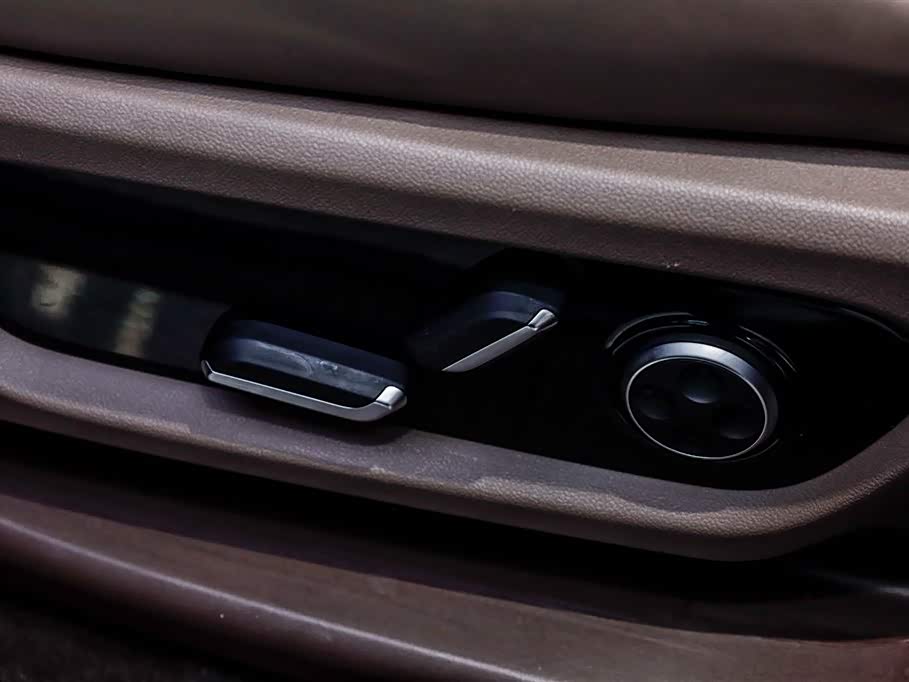 AITO Ask the world M9