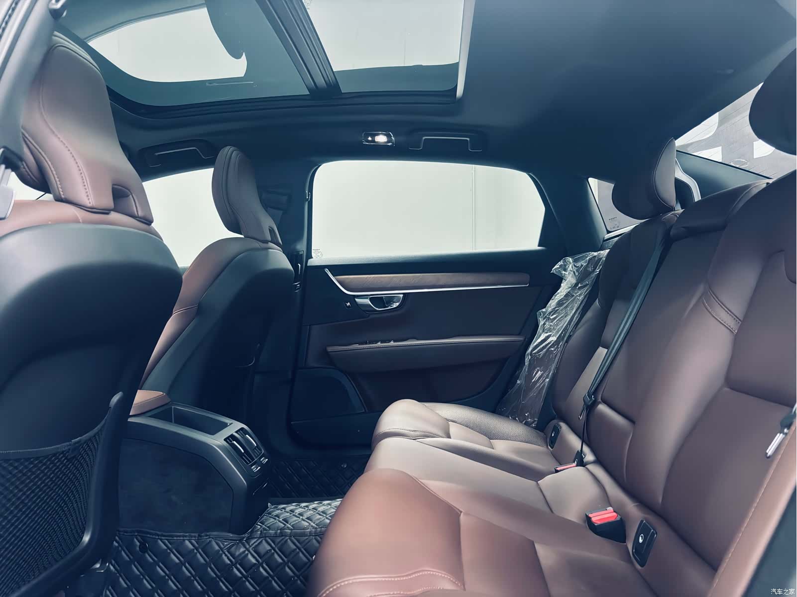 Volvo S90, 2025 10