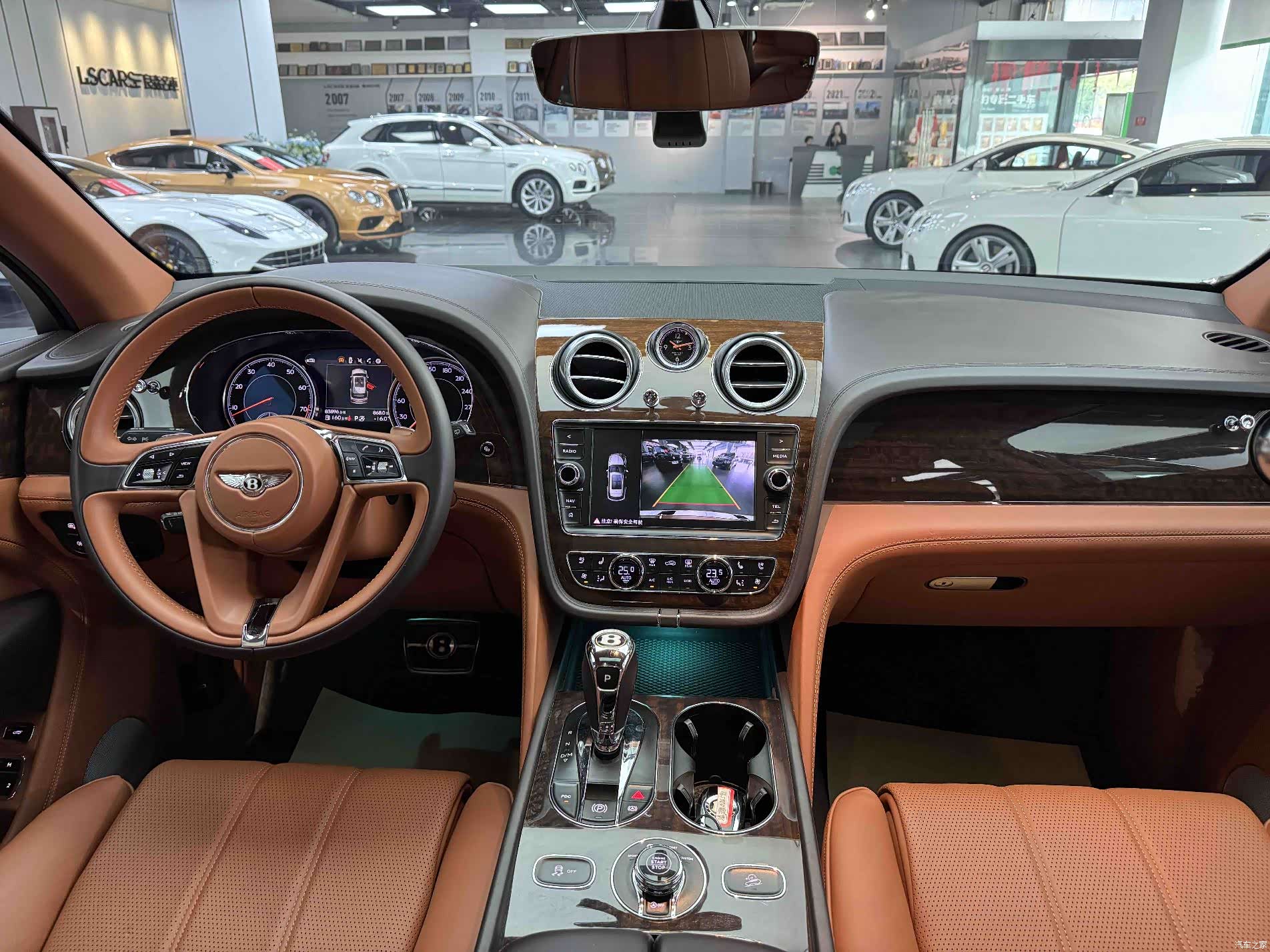 Bentley Bentayga, 2019 8