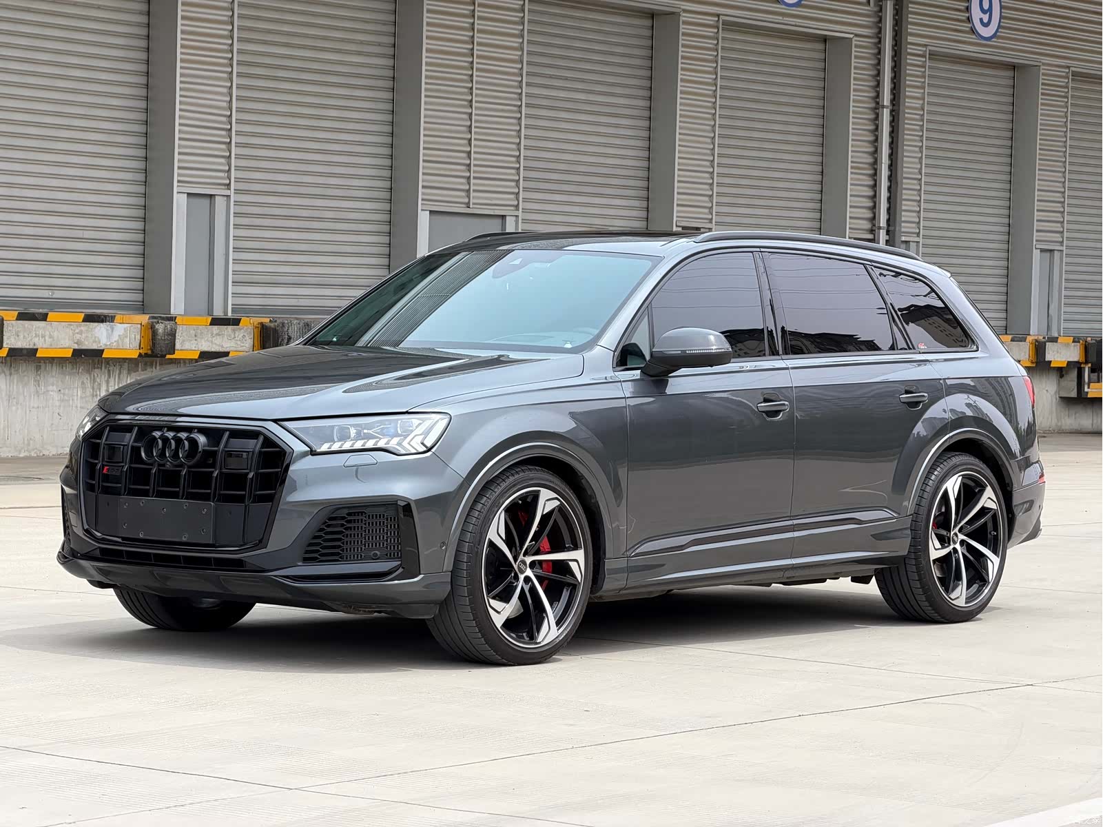 Audi Q7, 2024 1