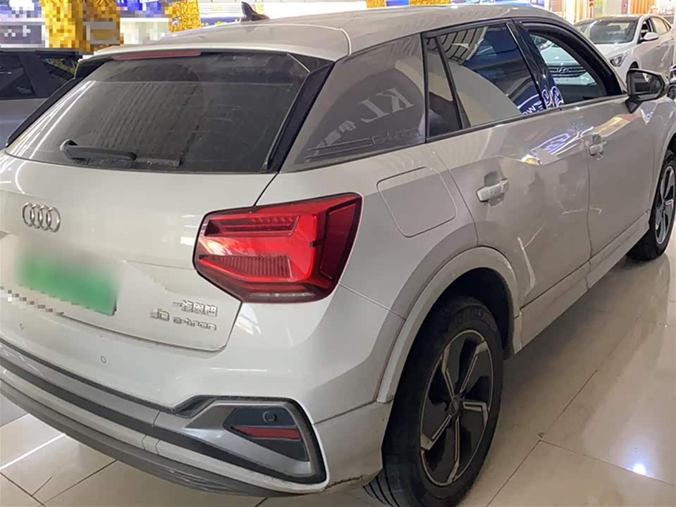 Audi Q2L