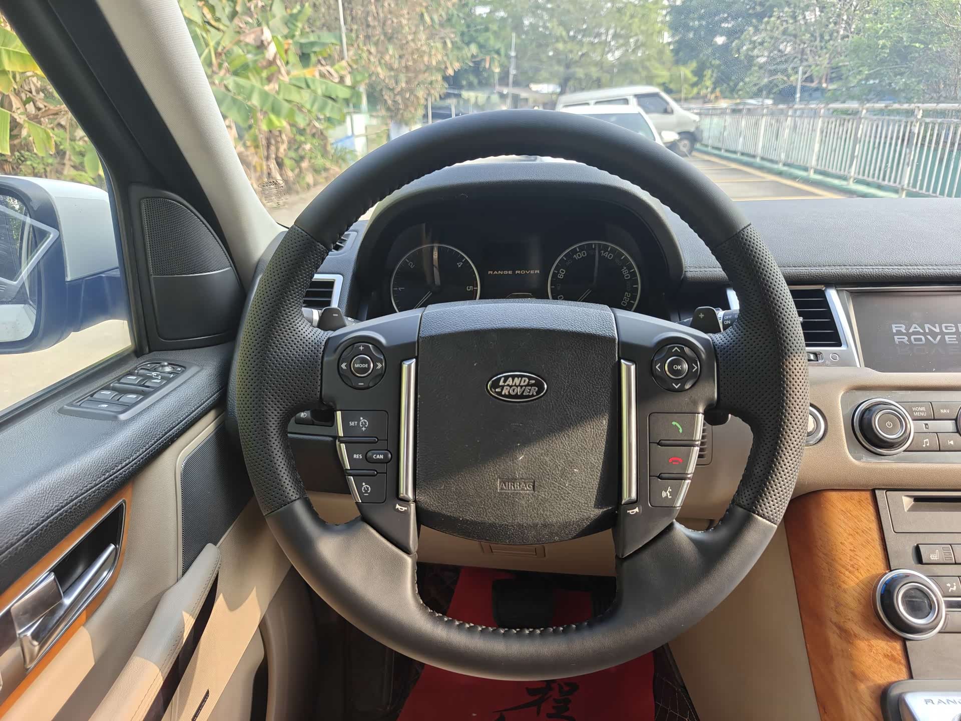 Land Rover Range Rover, 2011 13