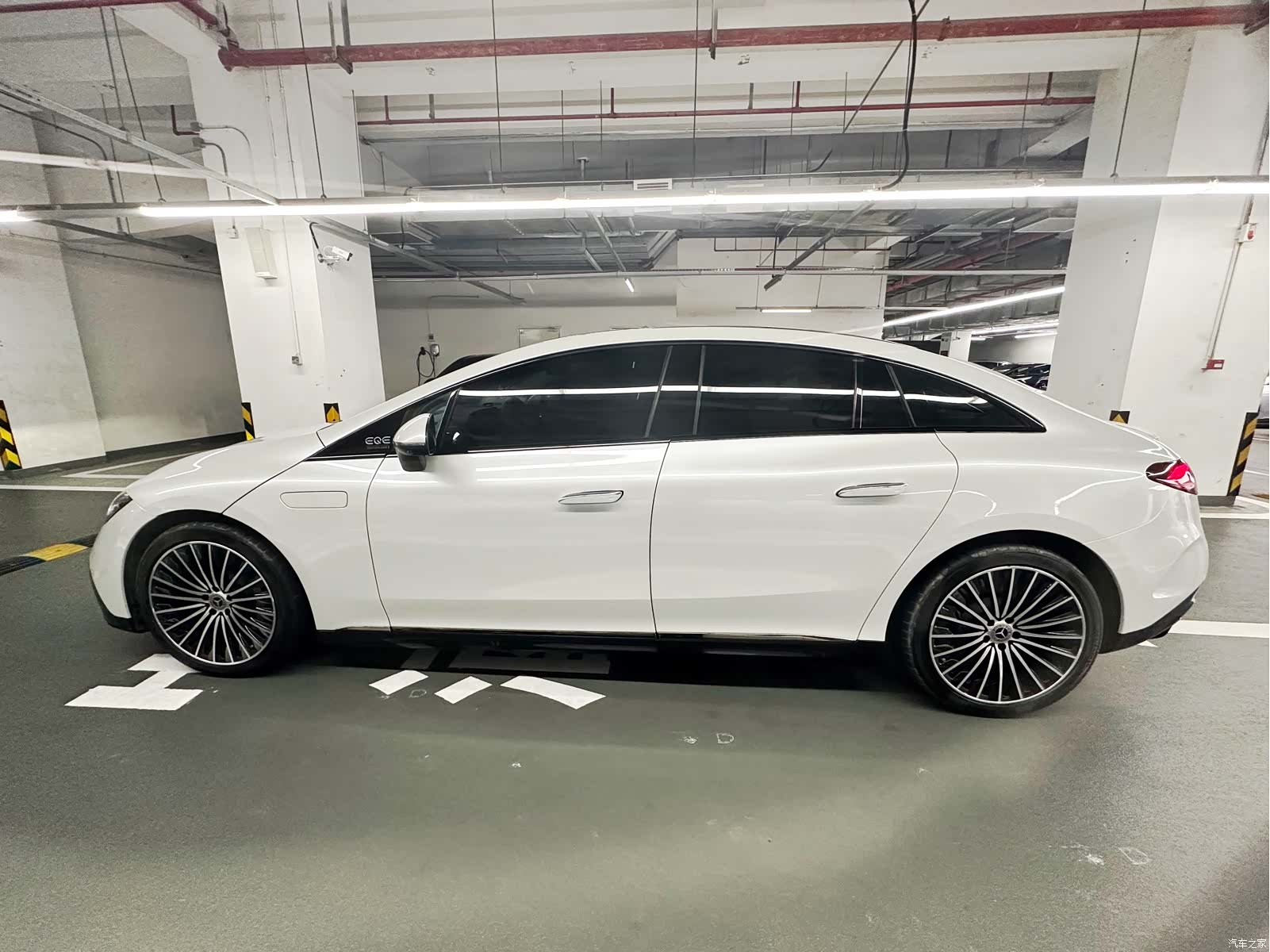 Mercedes-Benz EQE, 2023 все фото