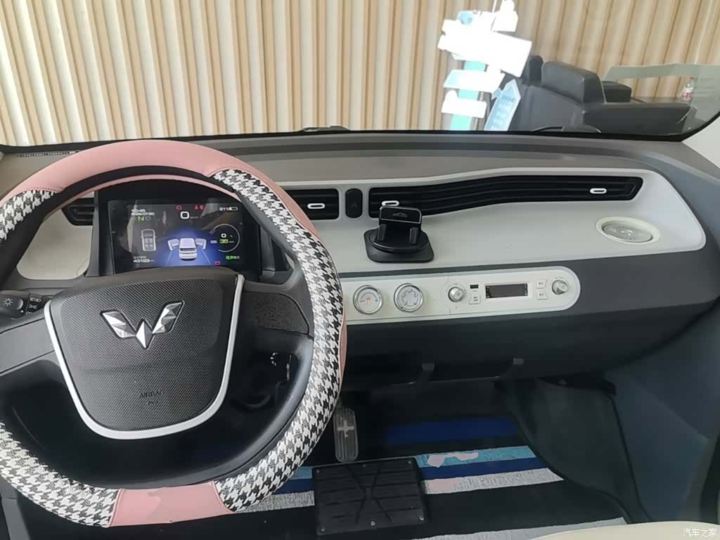 Wuling MINIEV, 2021 10