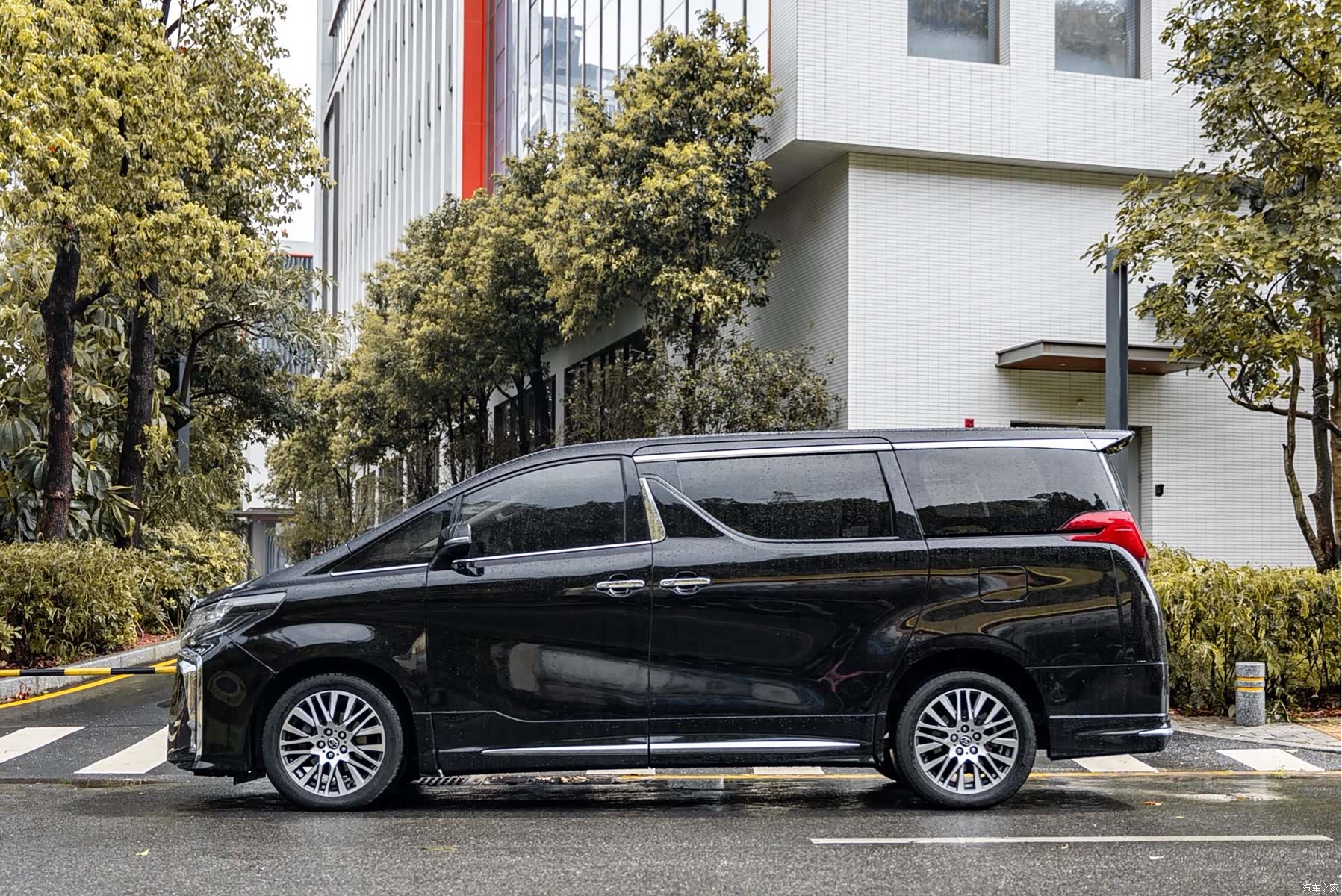 Toyota Alphard, 2016 15