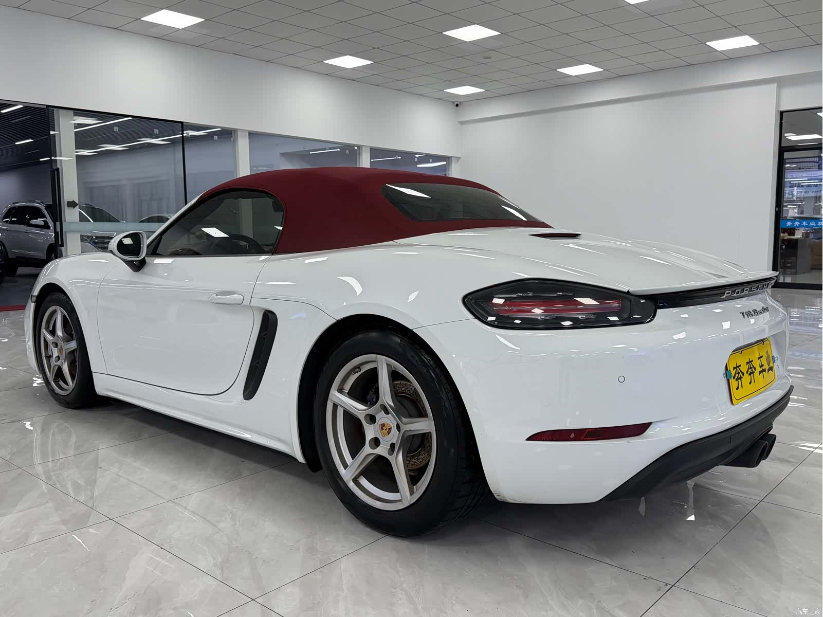 Porsche Boxster, 2023 все фото