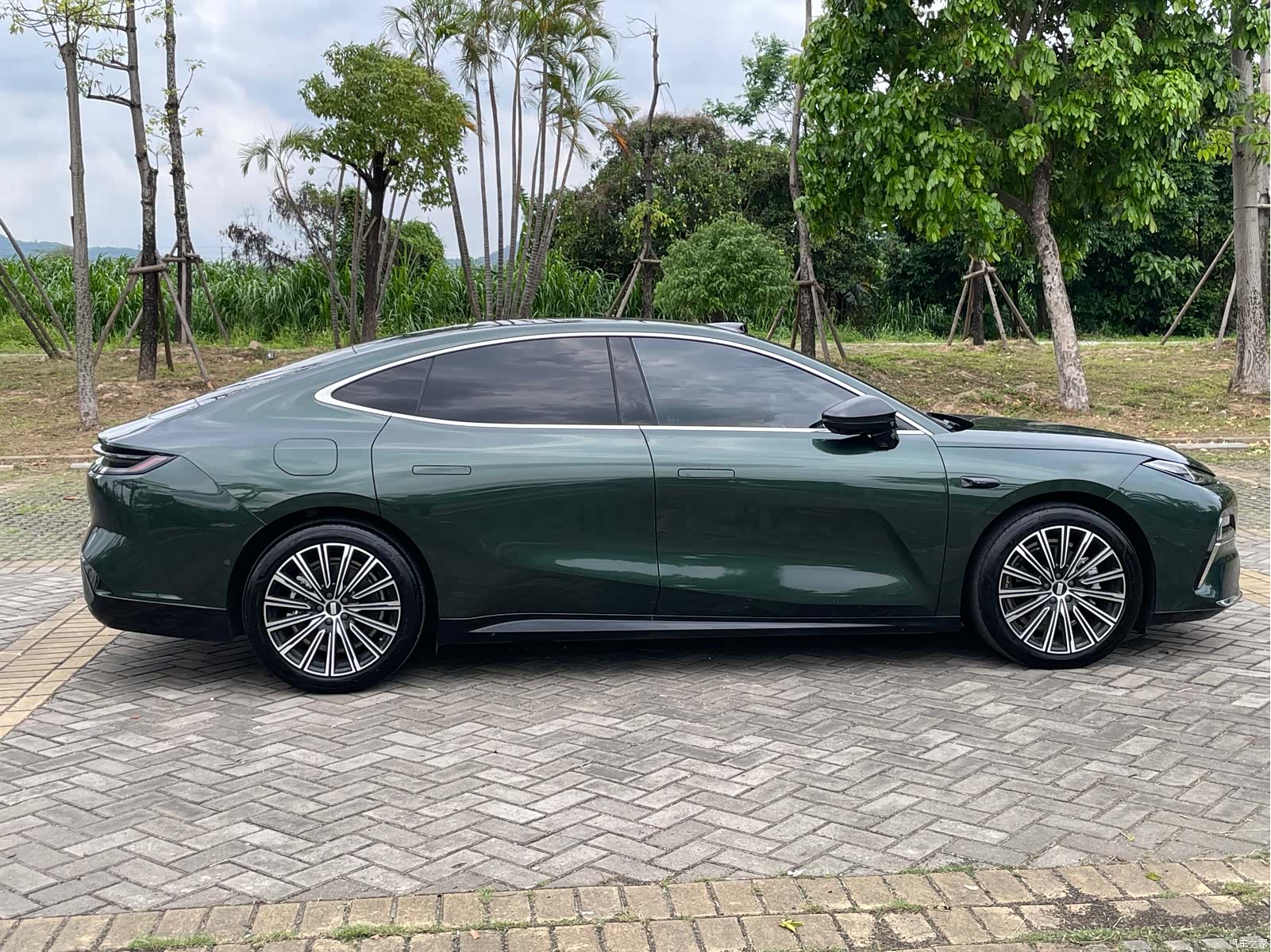 Geely 8, 2025 4