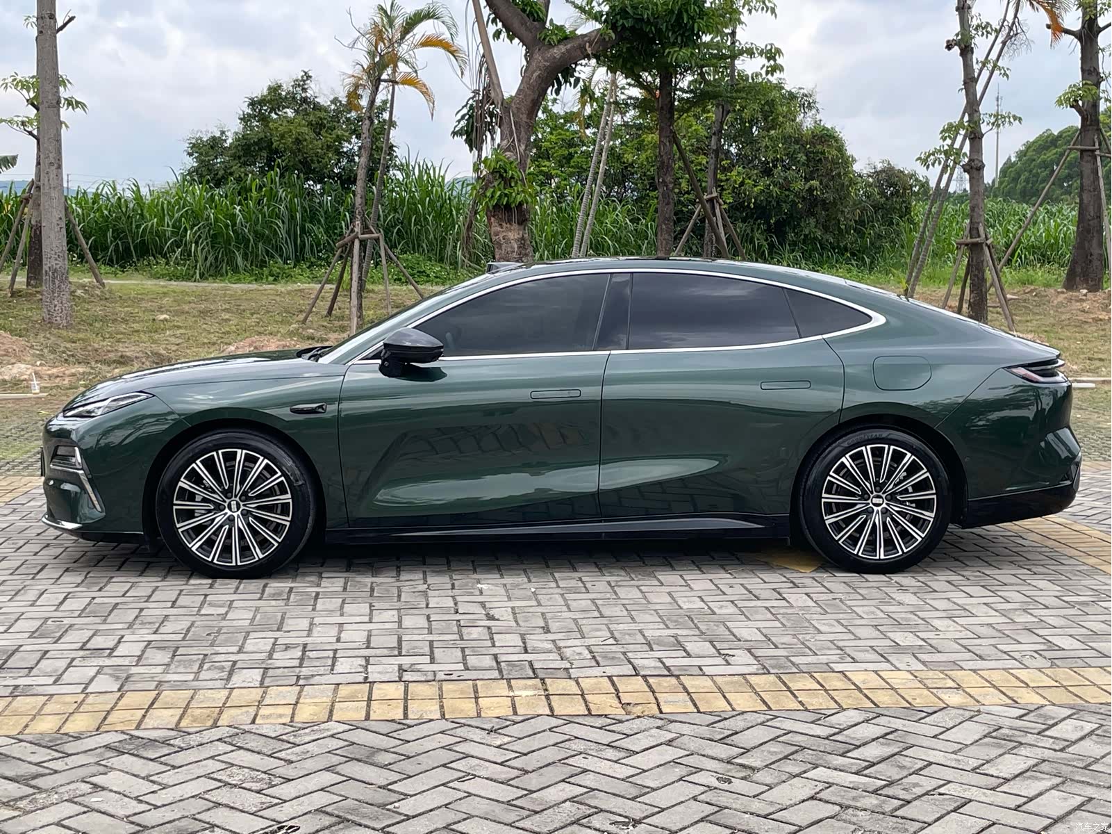 Geely 8, 2025 все фото
