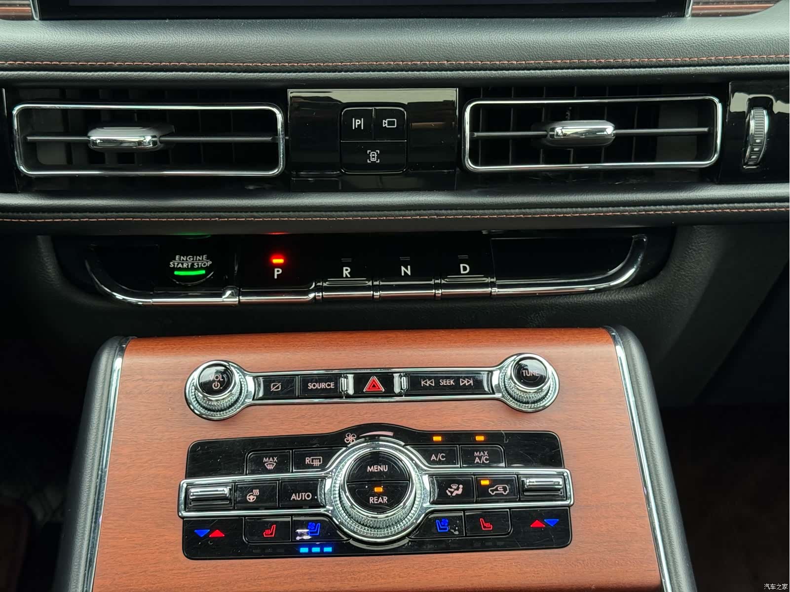 Lincoln Aviator, 2021 28