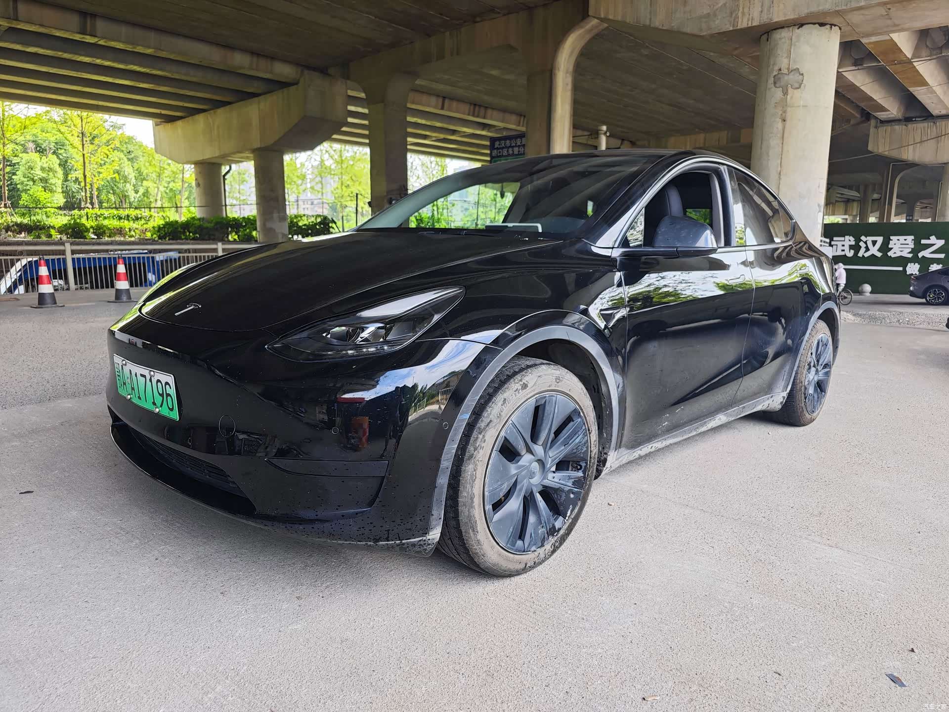 Tesla Model Y, 2023 1