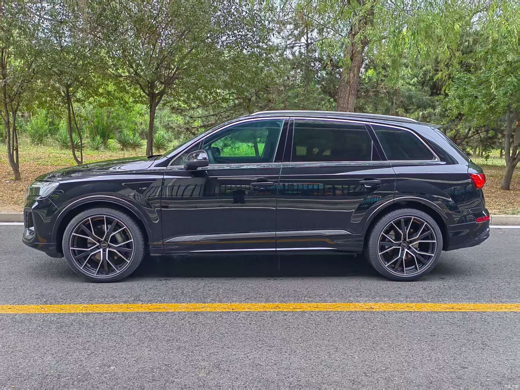 Audi Q7, 2025 11