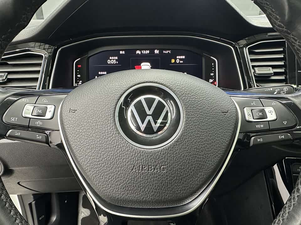 Volkswagen T-ROC exploring Songs
