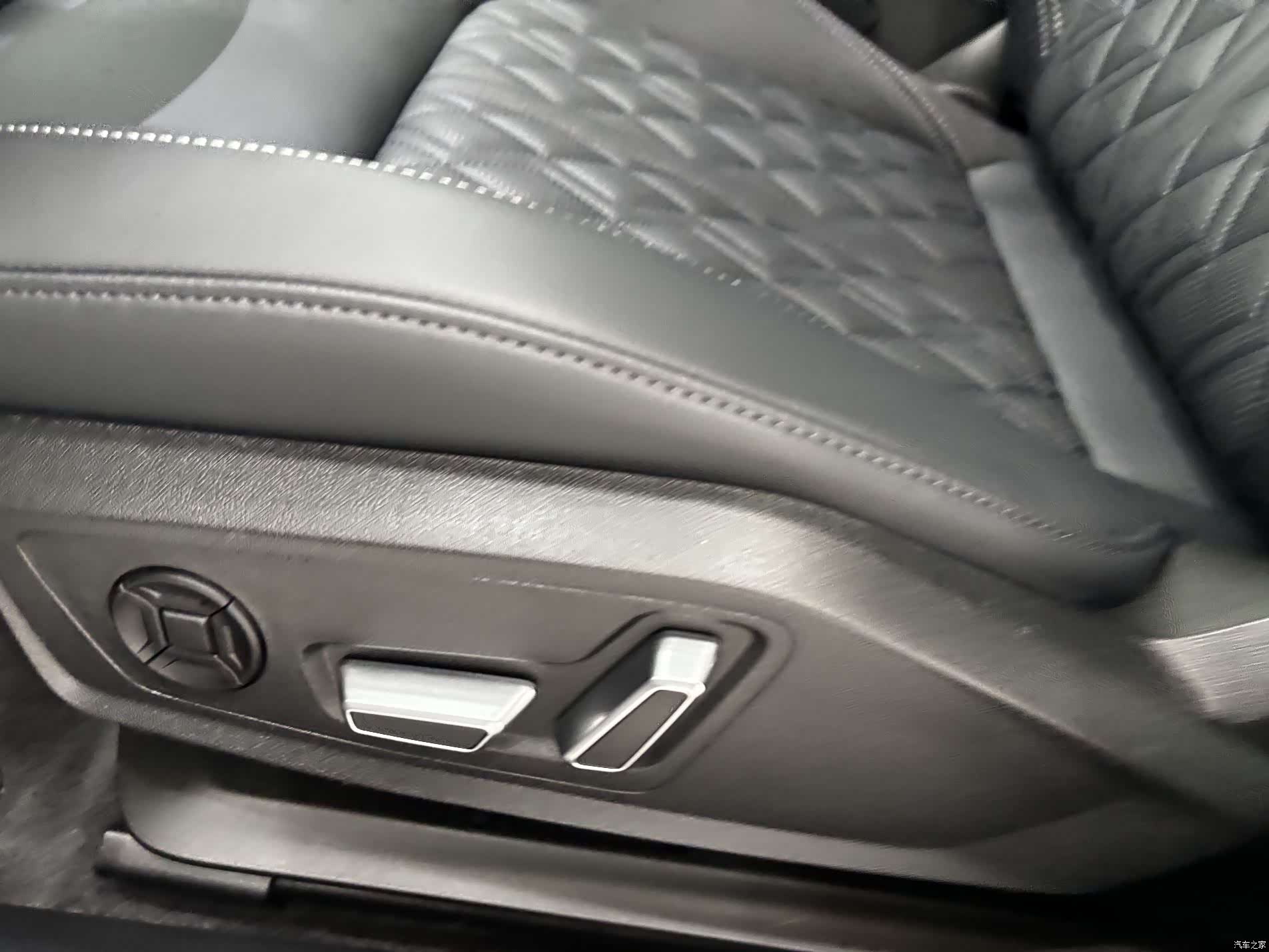 Audi A6L, 2025 12
