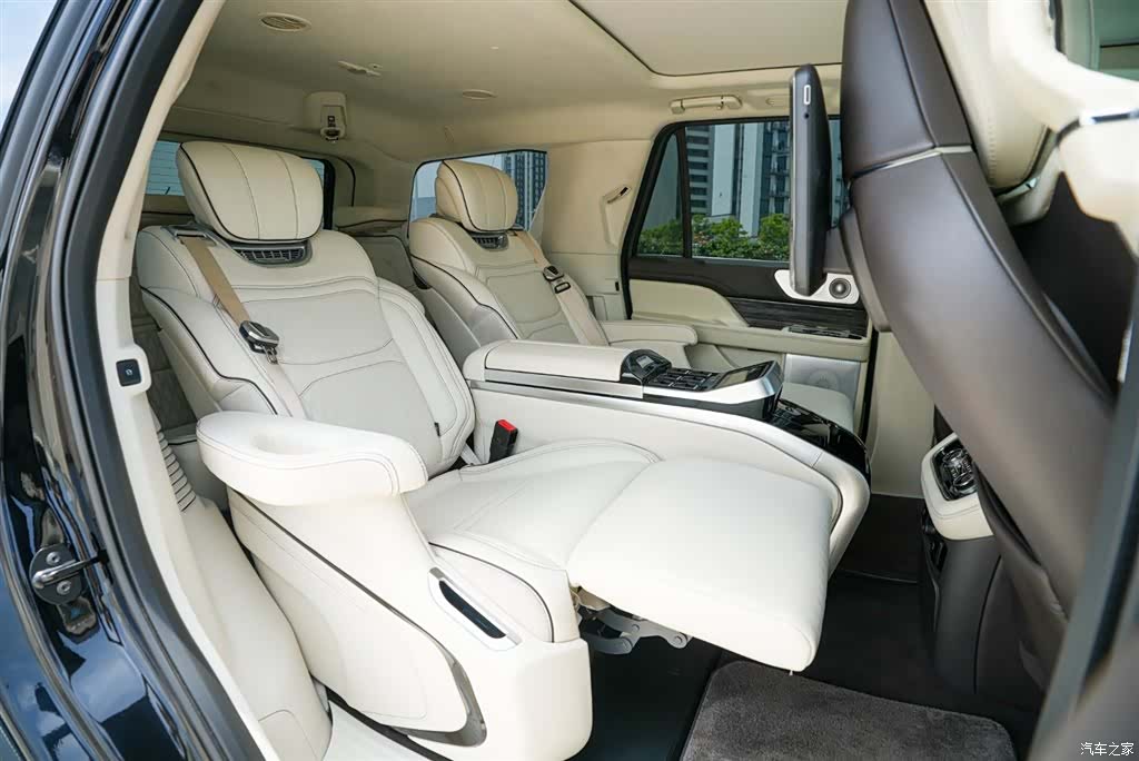 Lincoln Navigator, 2018 11