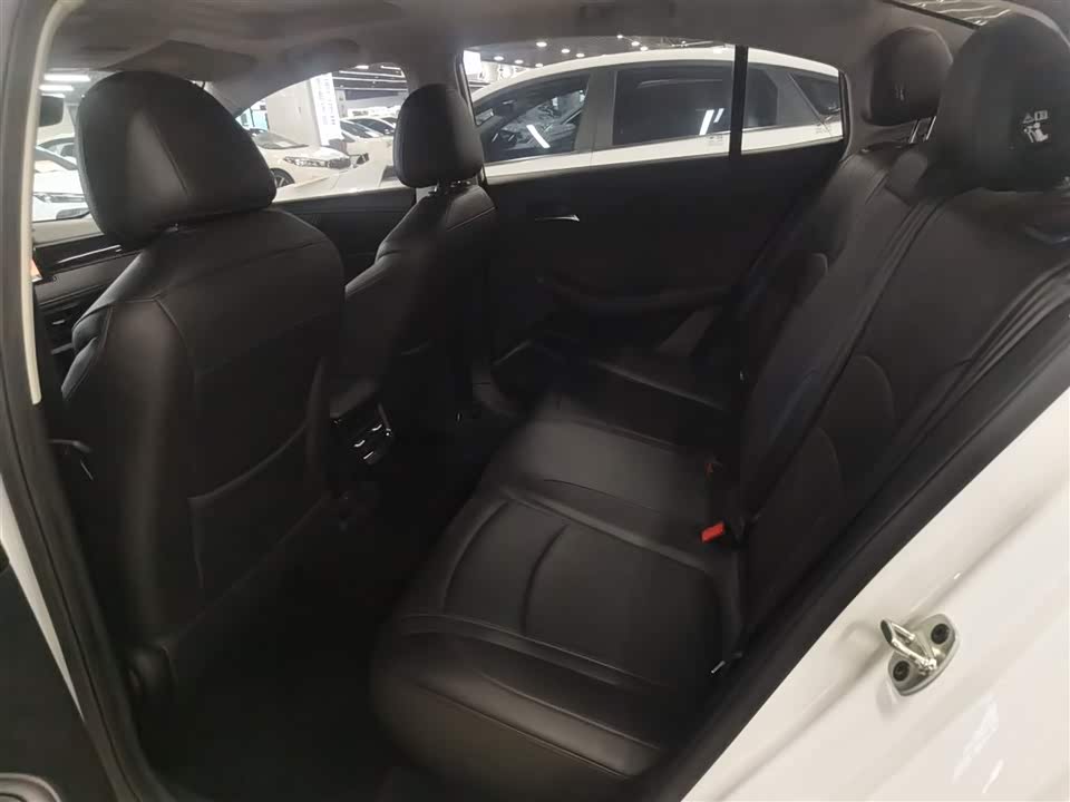 Roewe i5