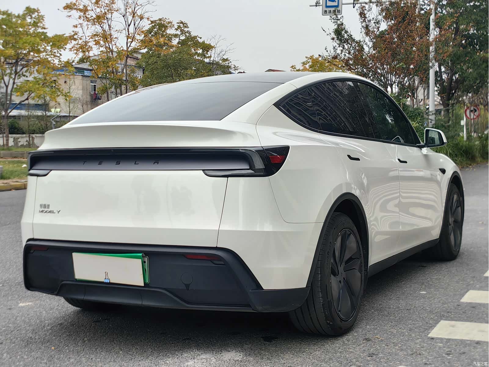 Tesla Model Y, 2025 13