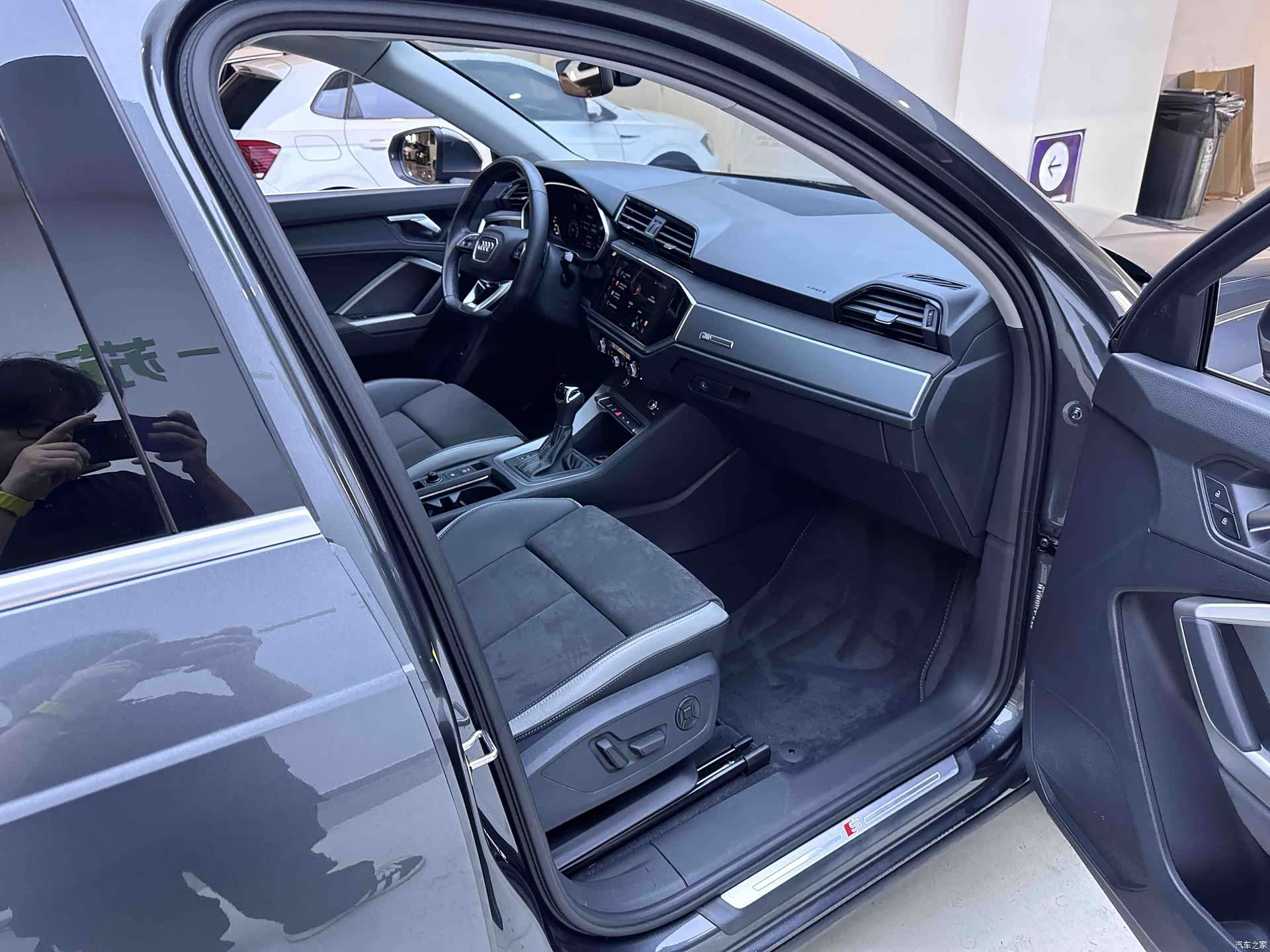 Audi Q3, 2022 10