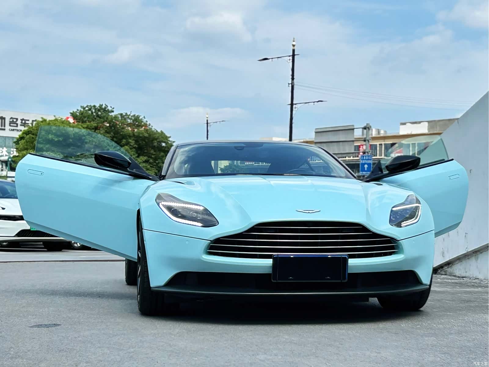 Aston Martin DB11, 2019 10