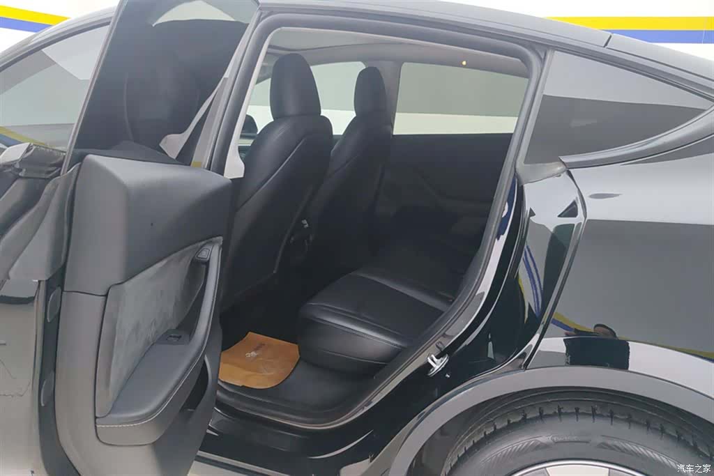 Tesla Model Y, 2023 11