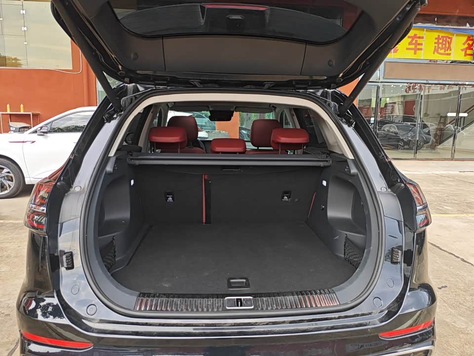 Hongqi HS5
