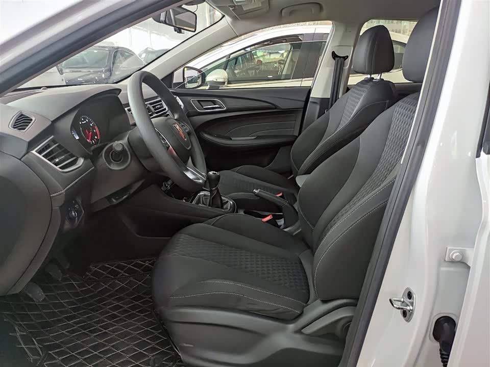 Roewe i5