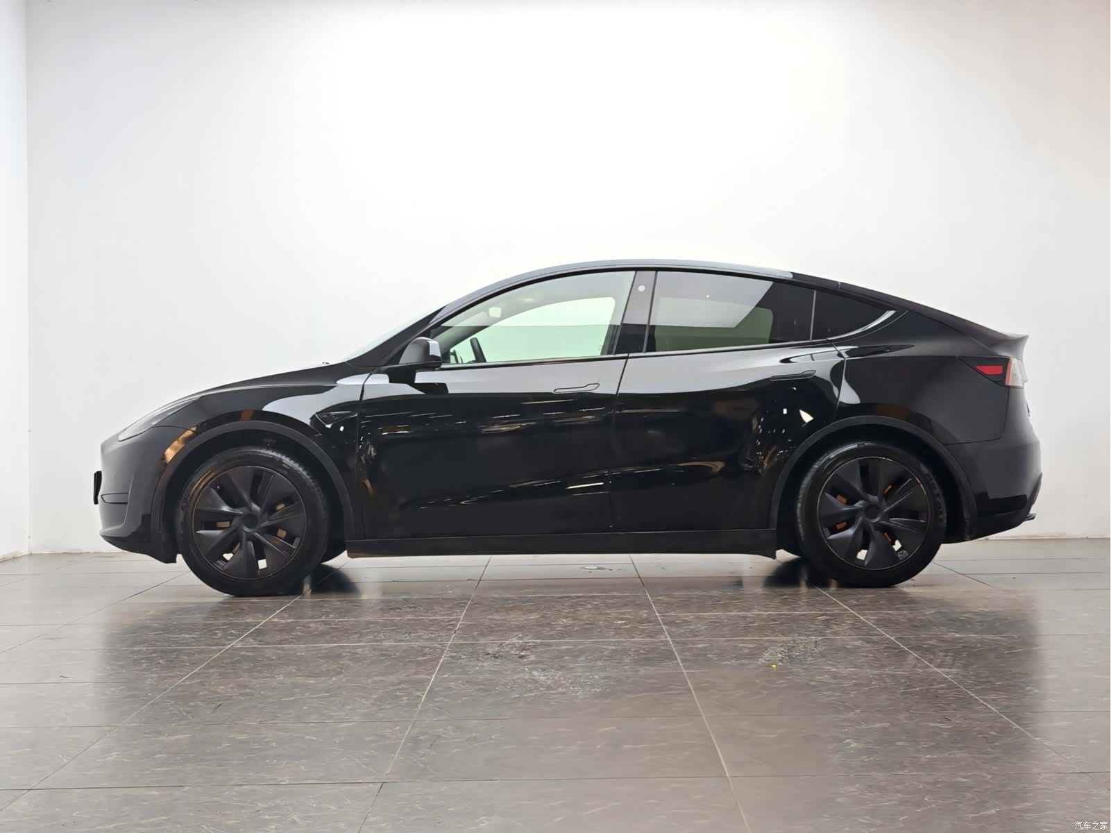 Tesla Model Y, 2024 10