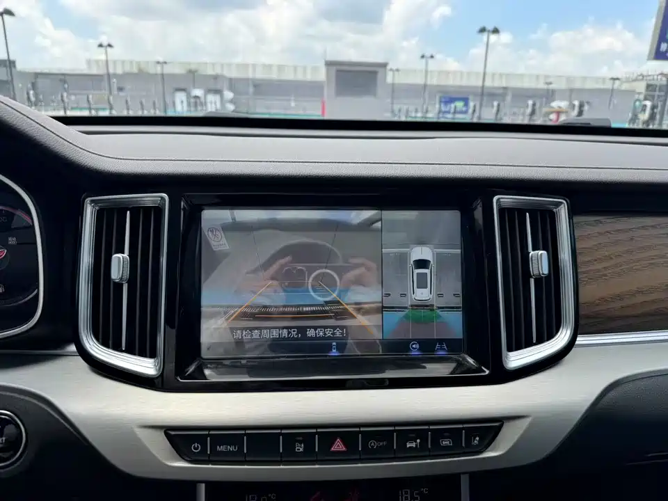 Hongqi HS7